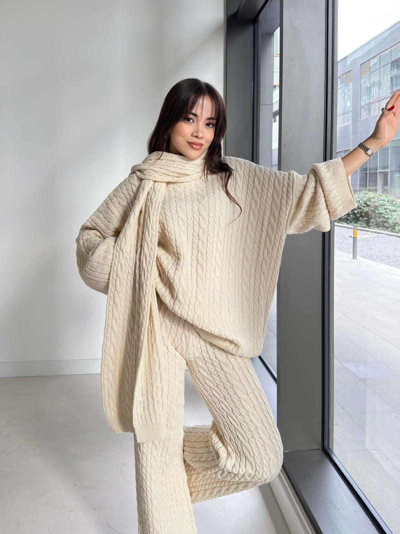 Ensemble trois pièces en maille